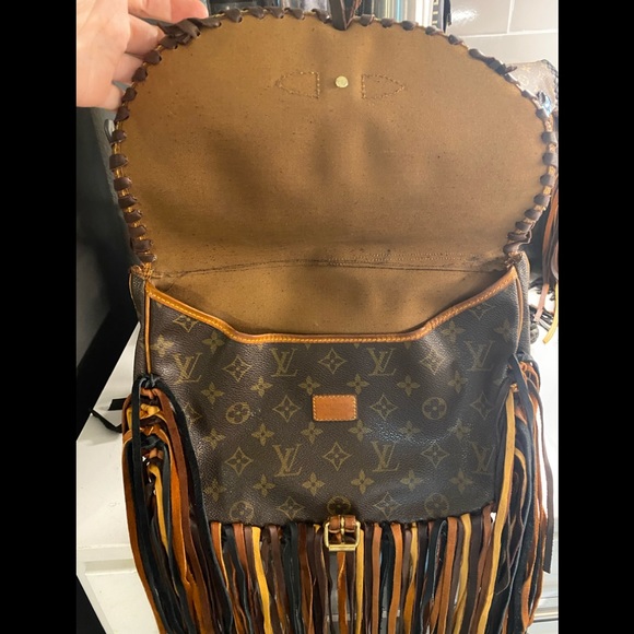 Fringed Louis Vuitton - Picture 4 of 7